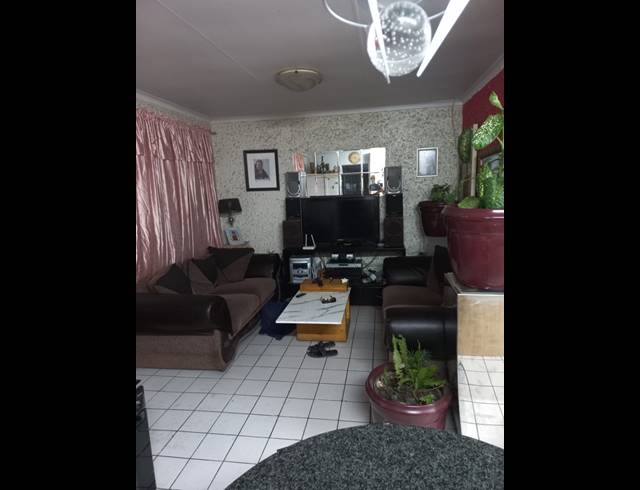 3 BEDROOM FREESTANDING SOLD IN WOODLANDS